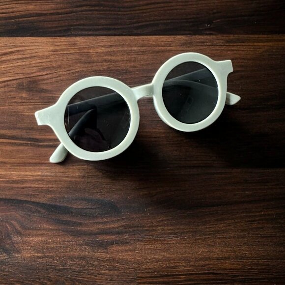 Retro Round Sunglasses - Picture 3 of 5